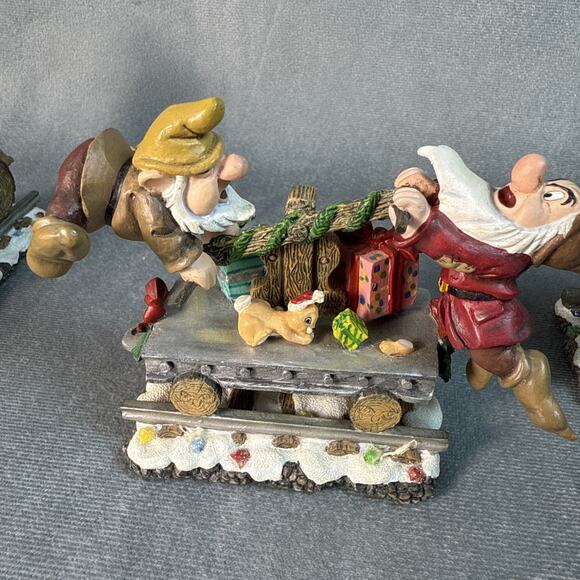 Disney Snow White And The Seven Dwarfs Christmas Train Set Danbury Mint 5 Cars - Picture 7 of 16